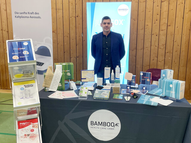 Erwin Kaiser hinter unserem Stand beim 12. Wundkongress Bad Staffelstein. | © Bamboo Health Care GmbH
