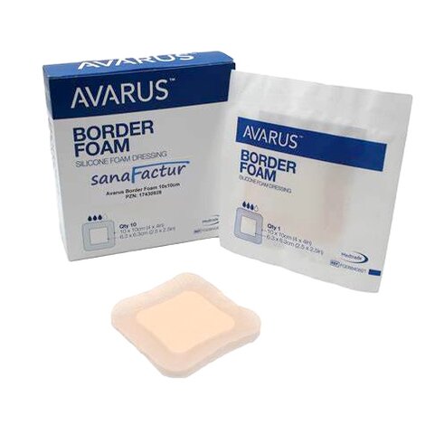 Die Verpackung von sanaFactur Avarus Border Foam, stehend mit einem Schaumverband im Vordergrund.